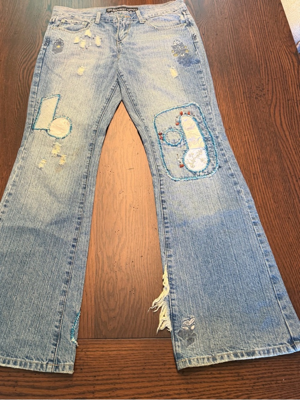 Designer Jeans “Chick” by Nicky Hilton Womens Embroidered Patch Flared Jeans